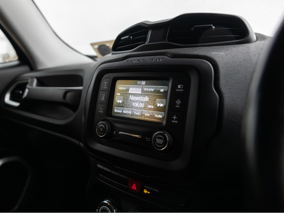 2015 Jeep Renegade - image 14