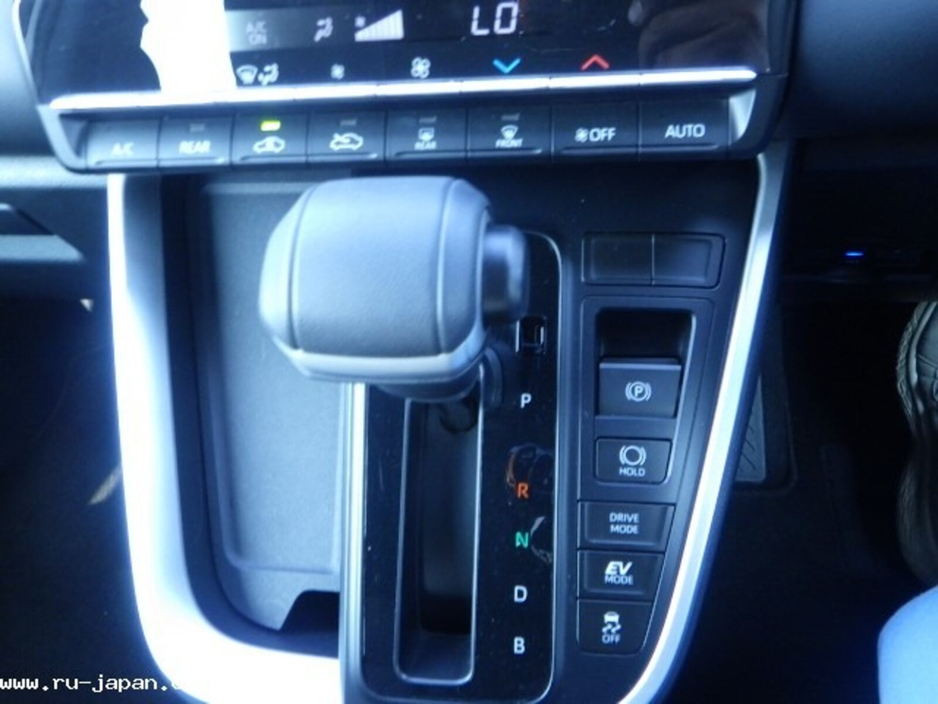 2023 Toyota Voxy  €44,599