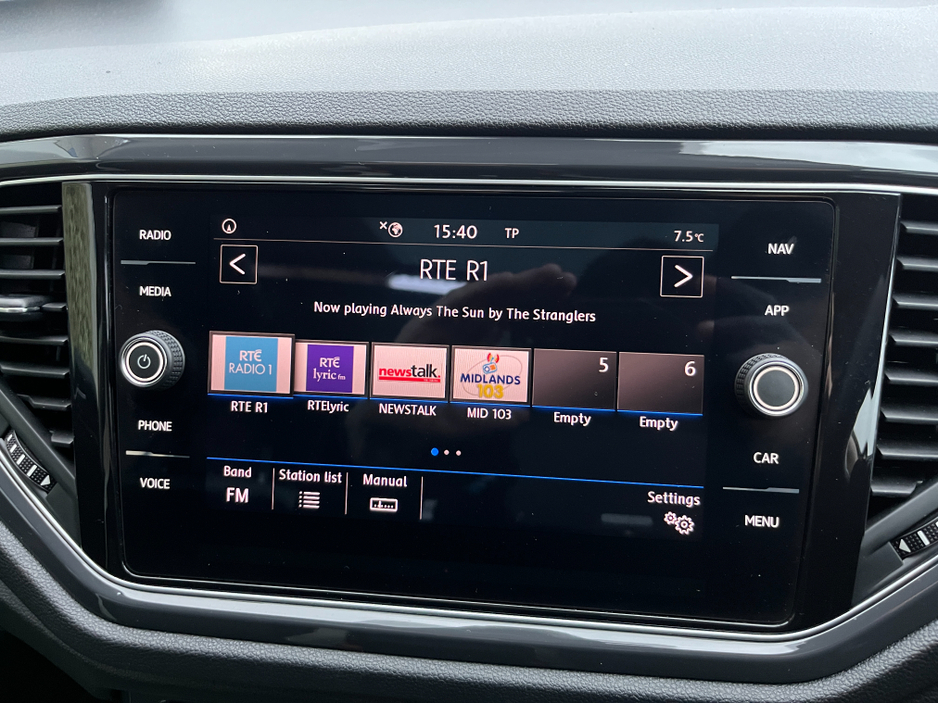 2020 Volkswagen T-Roc SPORT AUTOMATIC 1.5 PETROL //HIGH SPEC//PANORAMIC GLASS ROOF//SAT NAV//KEYLESS ENTRY//