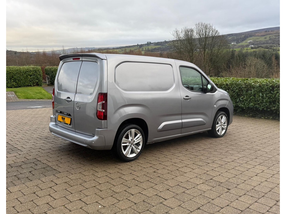 2024 Opel Combo SPORT L1H1-1.5 100PS D-6SP NO VAT! €23,450