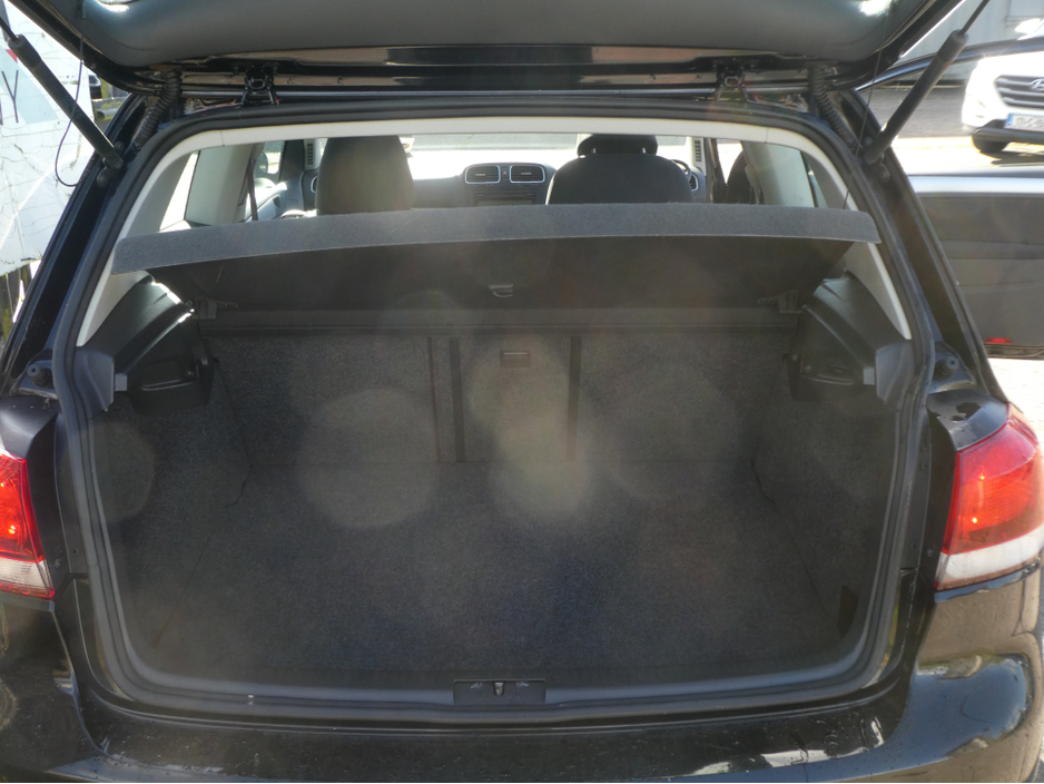 2010 Volkswagen Golf - image 10