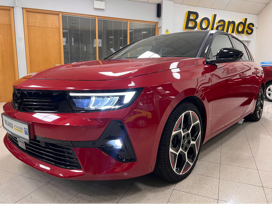 2024 Opel Astra Amazing Car 180BHP Hybrid Auto Top Of The Sportsline GS Huge Spec As New Only 3900 Kms www.bolands.ie Est.1955 €32,950