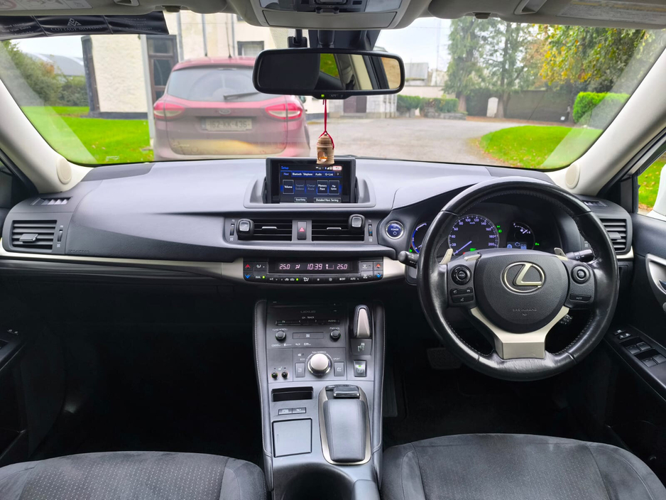 2017 Lexus CT 200 h - image 12