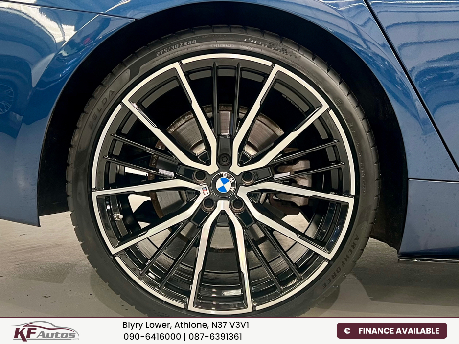 2022 BMW 5 Series - image 9