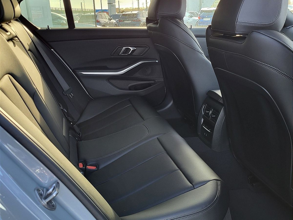 2026 BMW 3 Series - image 4