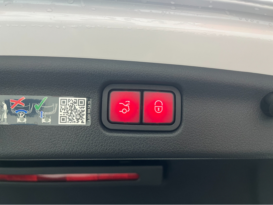 2024 Mercedes-Benz C Class - image 8