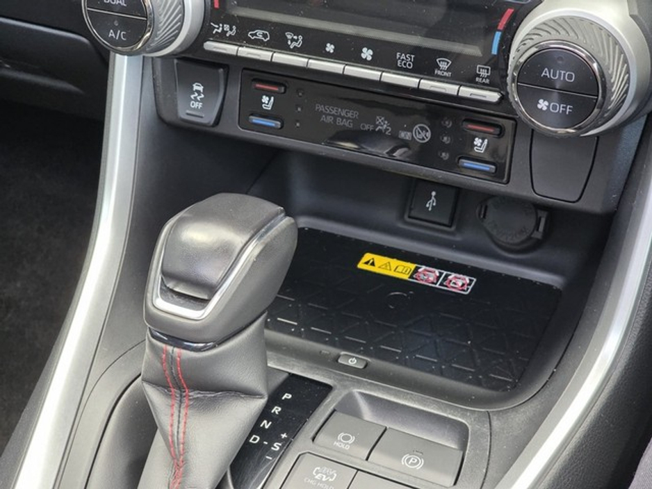 2022 Toyota Rav4 - image 16