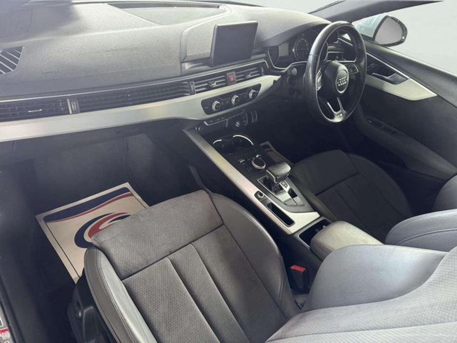 2016 Audi A4 - image 6