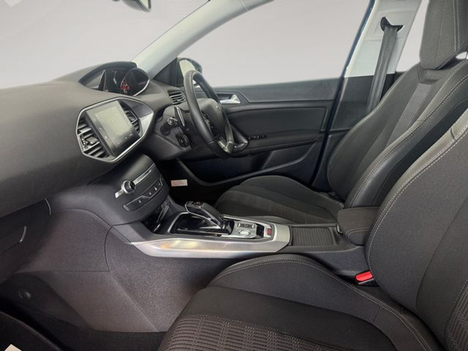 2020 Peugeot 308 - image 17