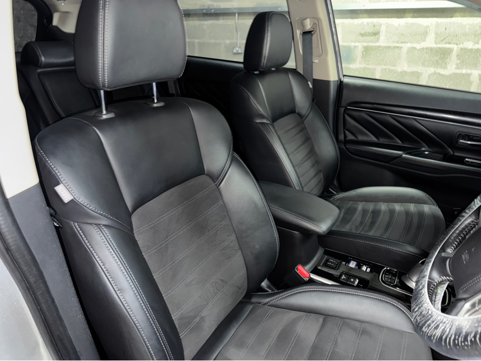 2019 Mitsubishi Outlander - image 11