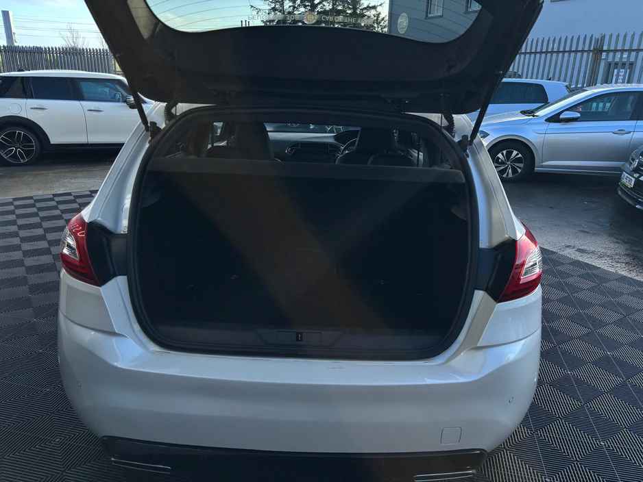 2016 Peugeot 308 - image 7