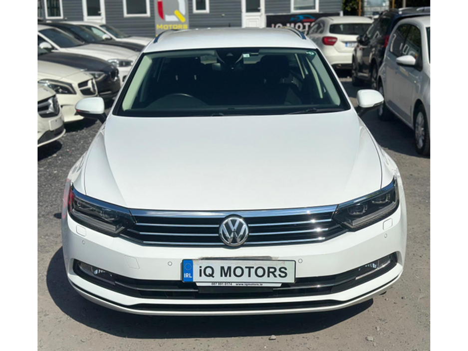 2016 Volkswagen Passat - image 2