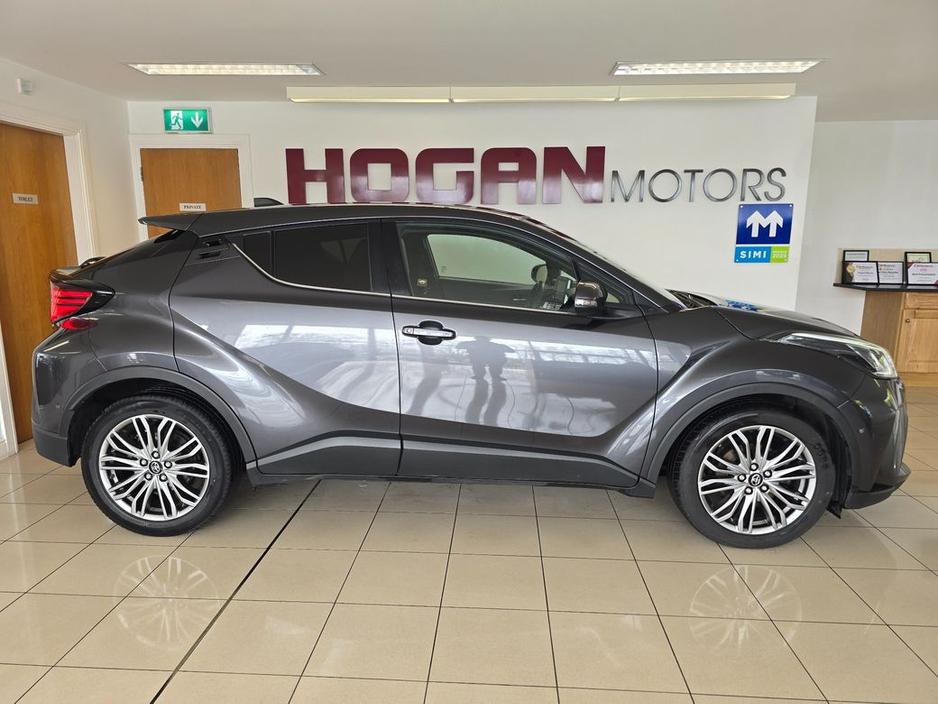 2023 Toyota C-HR - image 3