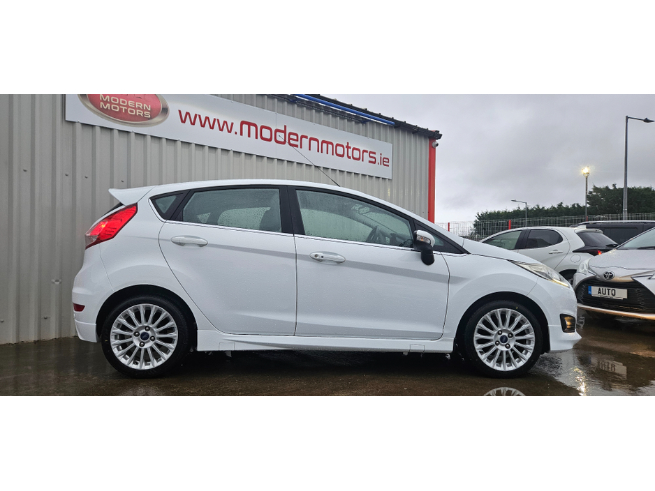 2016 Ford Fiesta automatic titanium/zetec s 1.0 eco very low kms €10,950