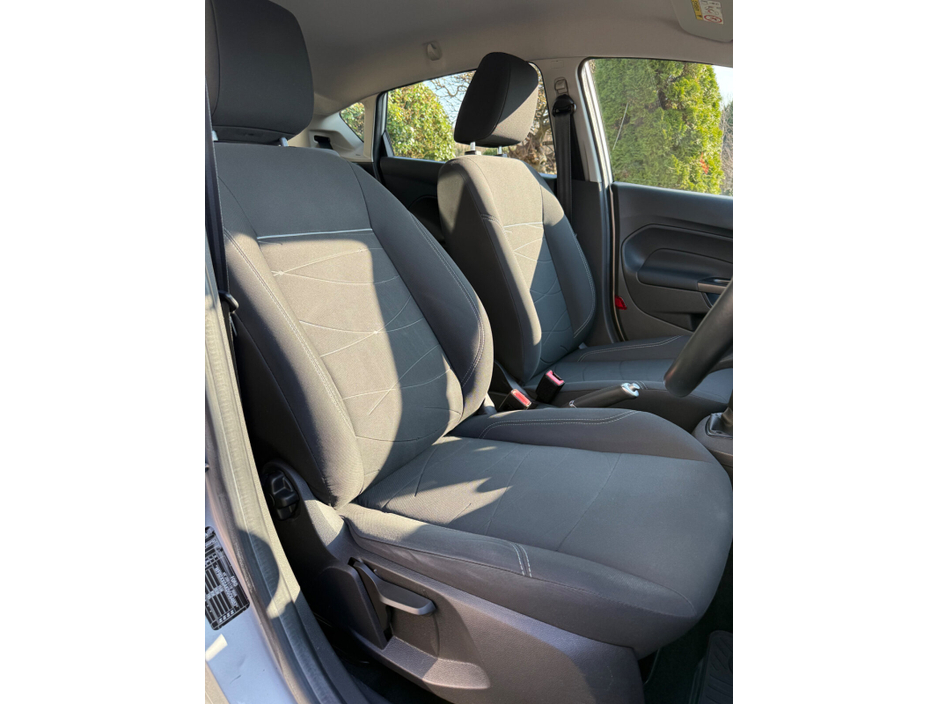 2017 Ford Fiesta - image 10