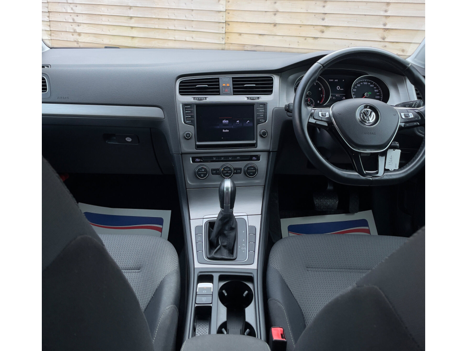 2015 Volkswagen Golf - image 8