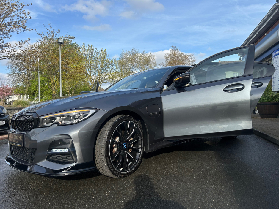 2021 BMW 3 Series - image 31