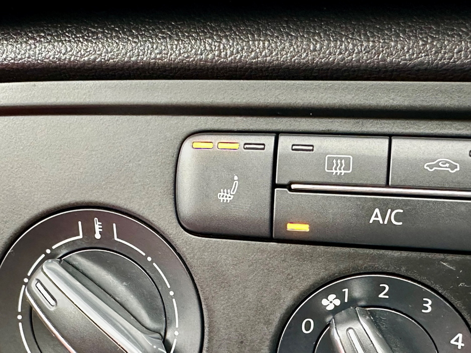 2016 Volkswagen Beetle - image 5