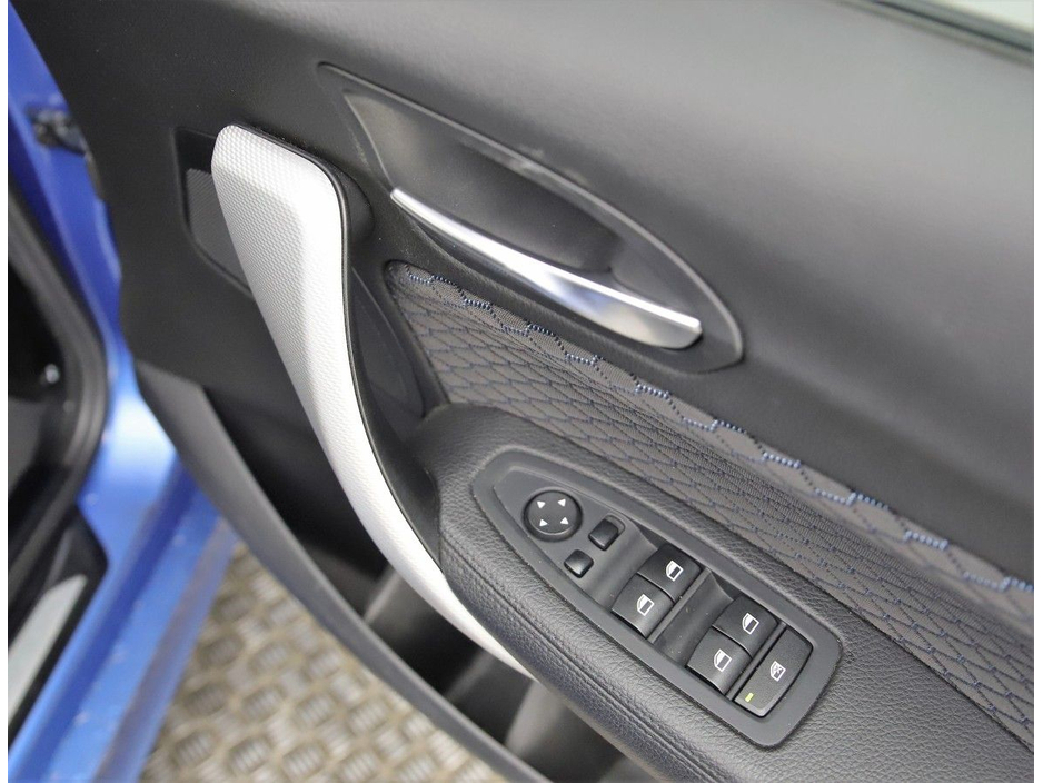 2016 BMW 1 Series - image 25