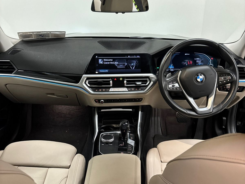 2021 BMW 3 Series - image 4