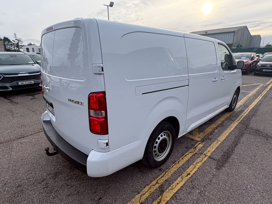 2024 Toyota Proace - image 3