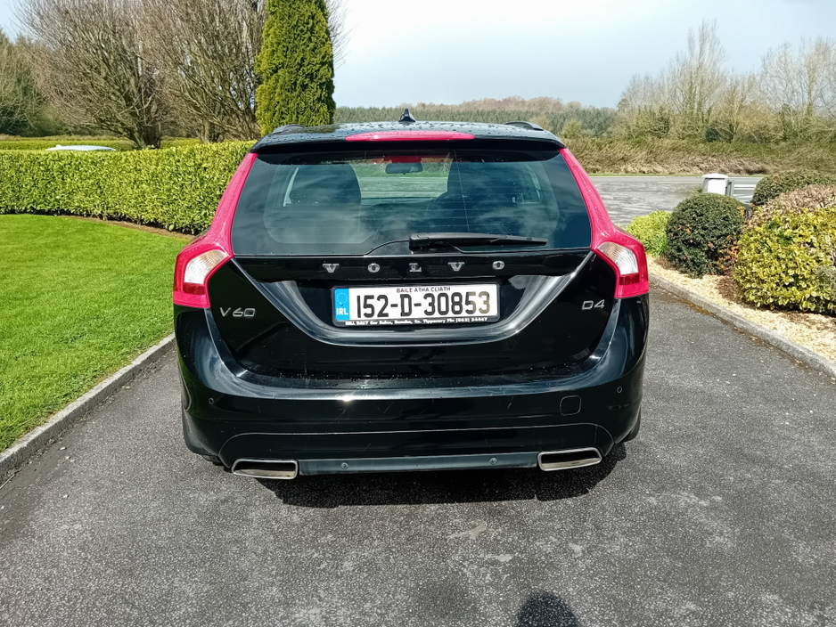 2015 Volvo V60 - image 11