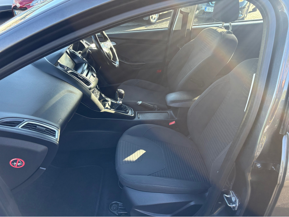 2015 Ford Focus - image 11