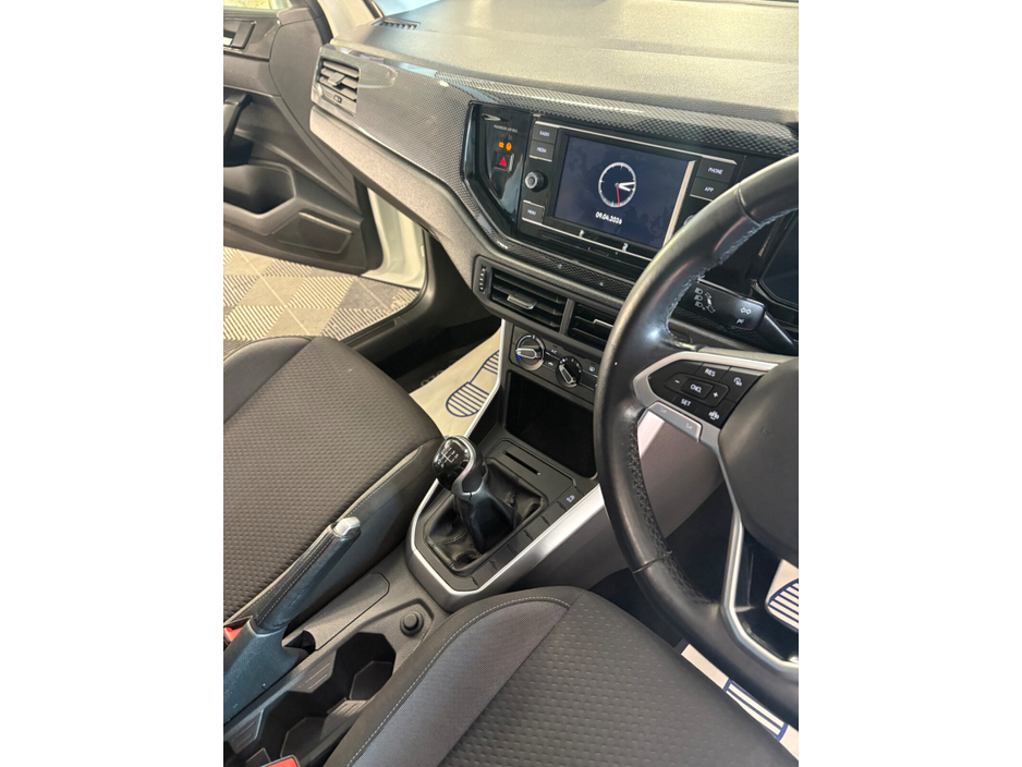 2022 Volkswagen Polo - image 9