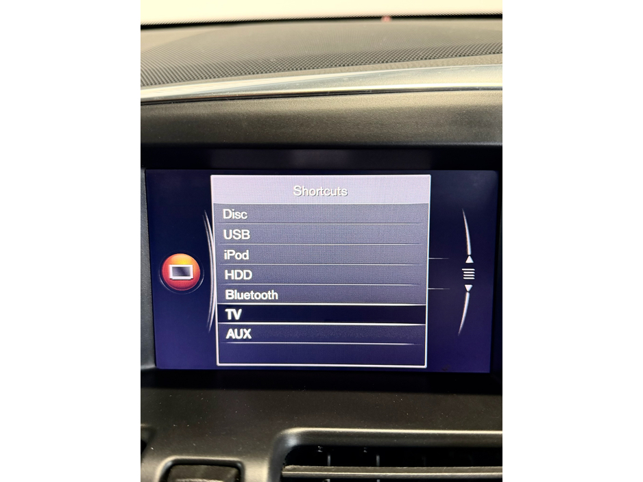 2017 Volvo XC60 - image 19