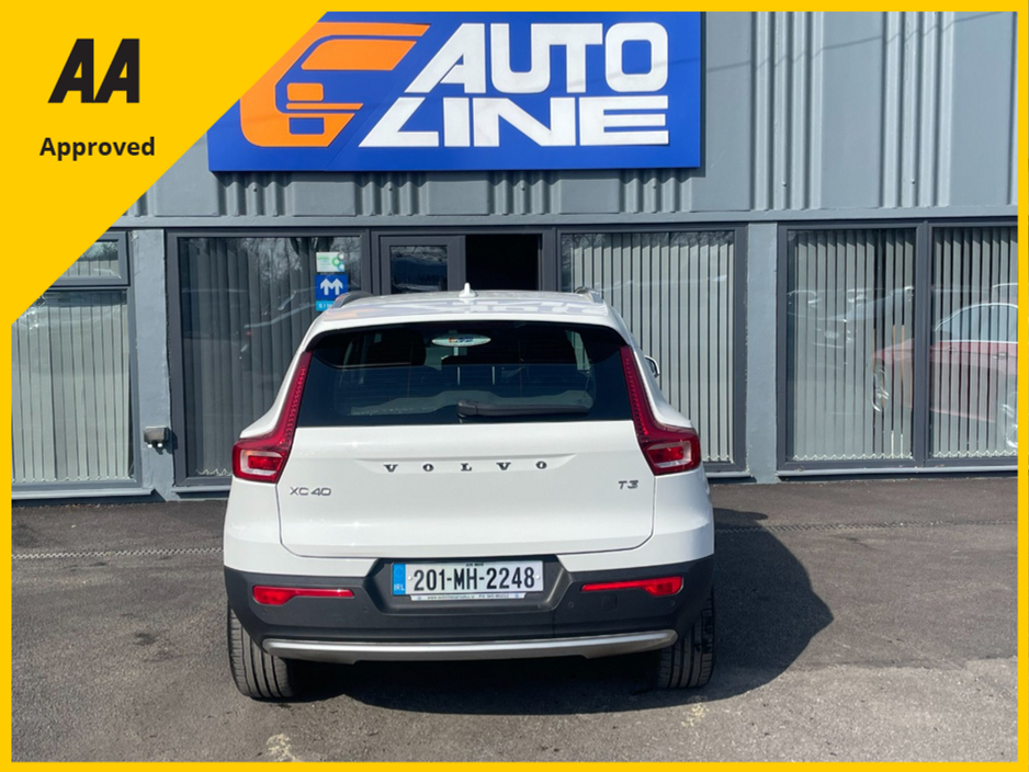 2020 Volvo XC40 - image 4