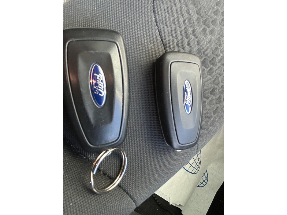 2017 Ford Focus - image 10