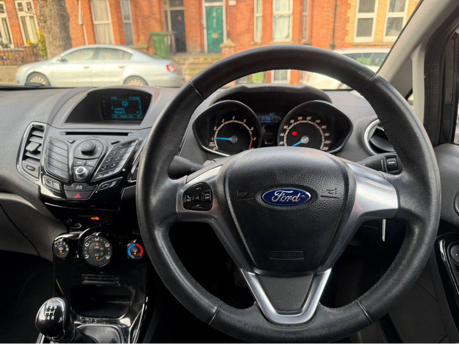 2014 Ford Fiesta - image 16