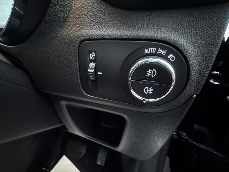 2024 Opel Crossland - image 17