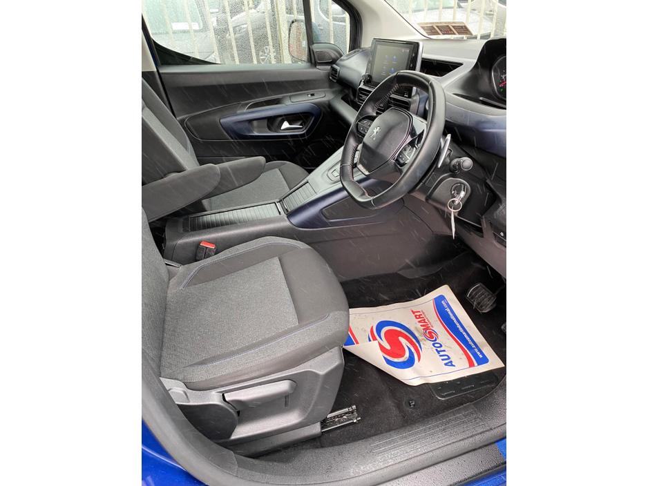 2024 Peugeot Rifter L2 GT Horizon Wheelchair Accessible Taxi €54,950