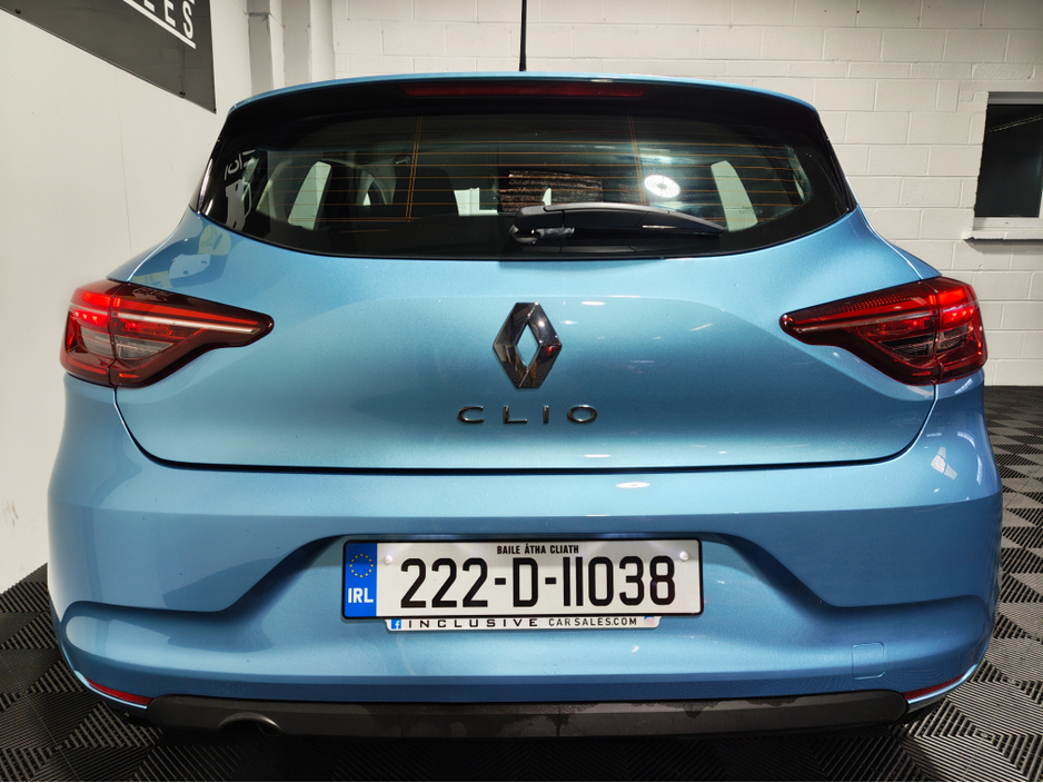 2022 Renault Clio - image 4