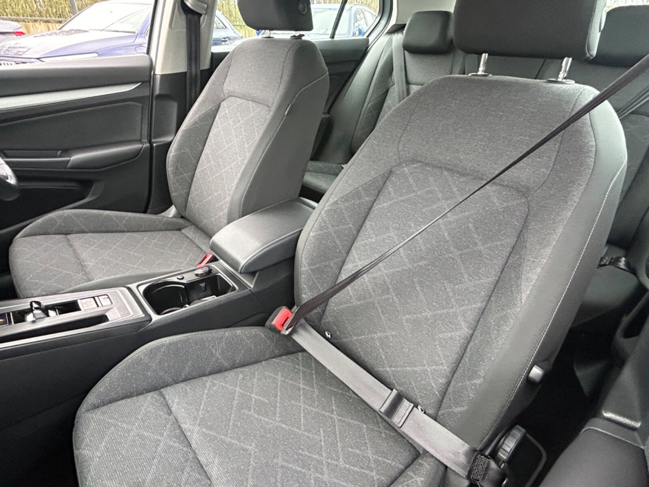 2023 Volkswagen Golf - image 16