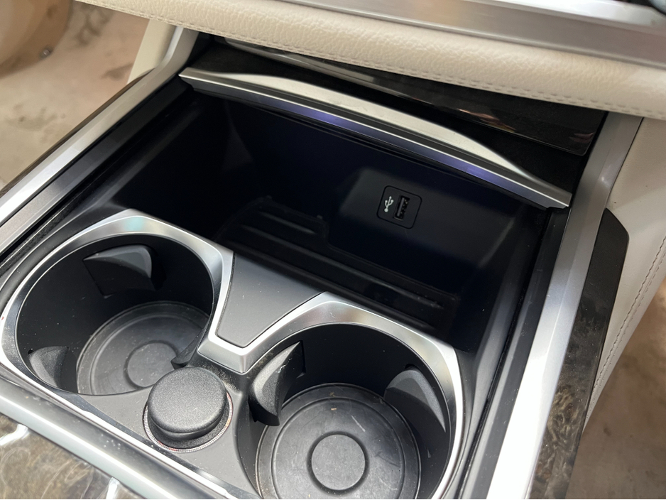 2018 BMW 7 Series - image 25