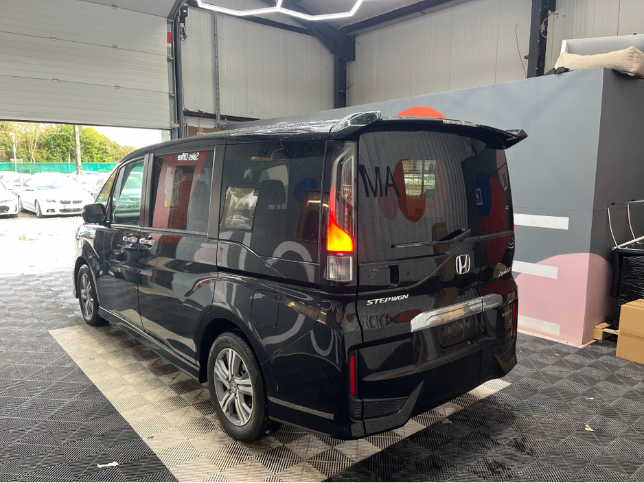 2019 Honda Stepwagon - image 4