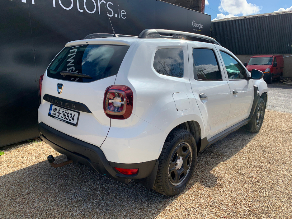 2019 Dacia Duster - image 3