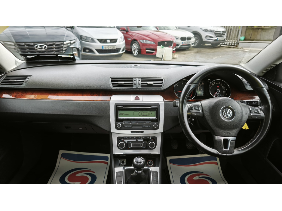 2010 Volkswagen Passat - image 23