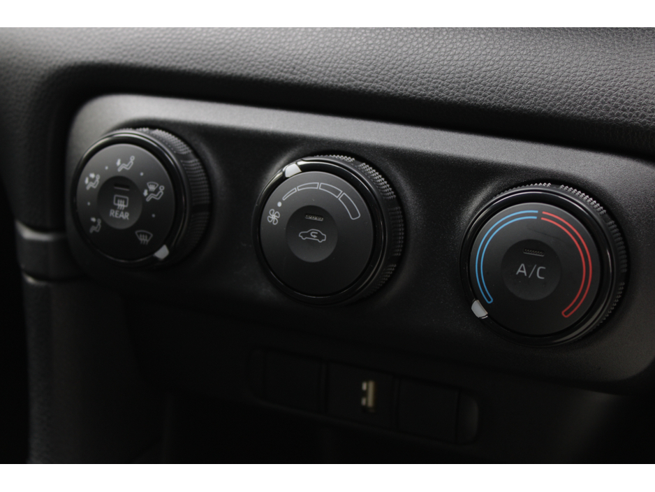 2020 Toyota Yaris - image 15