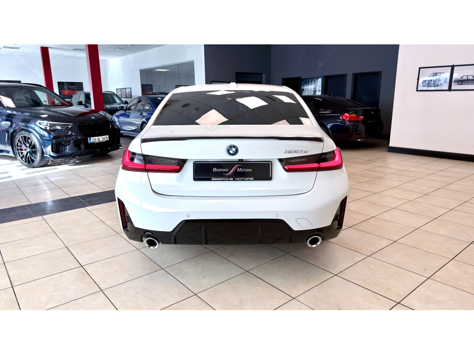 2025 BMW 3 Series - image 26