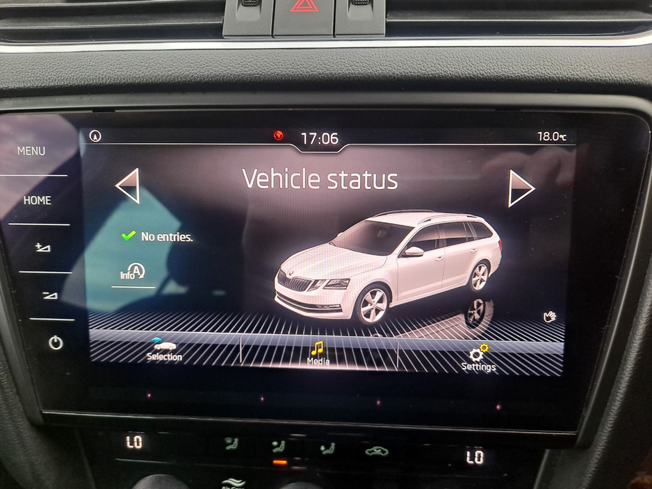 2020 Skoda Octavia - image 34