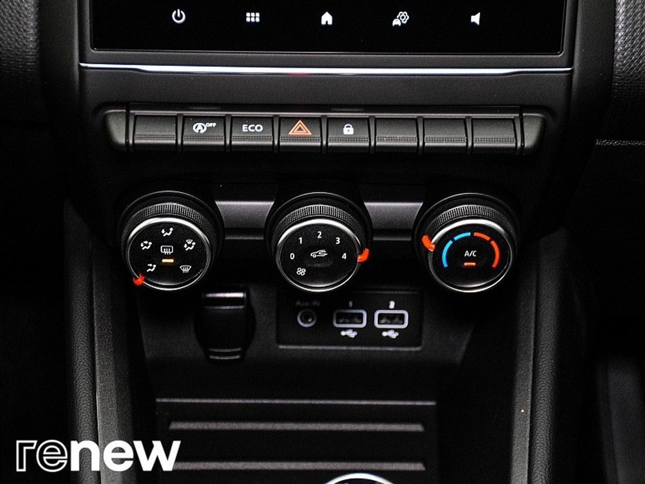 2022 Renault Clio - image 32