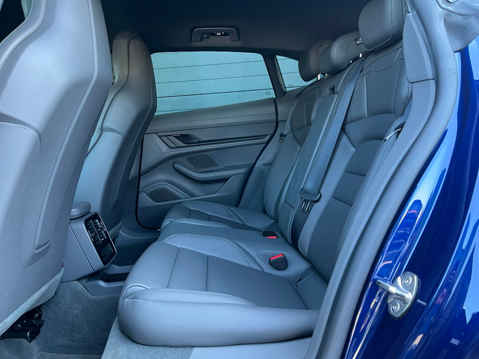 2022 Porsche Taycan 4S Cross Turismo 93kWh €61,995