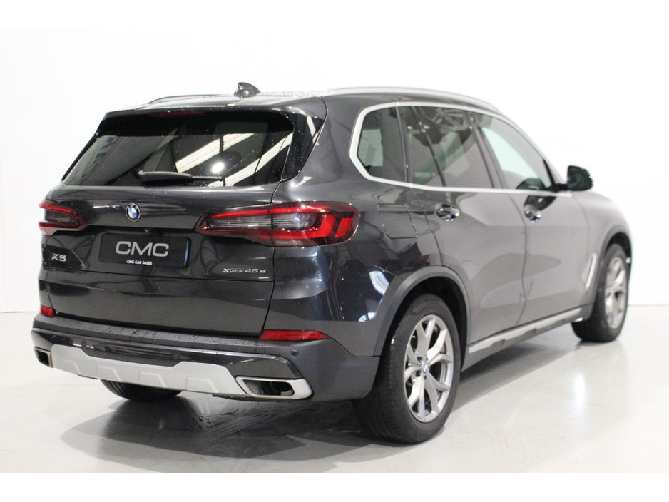 2020 BMW X5 - image 7