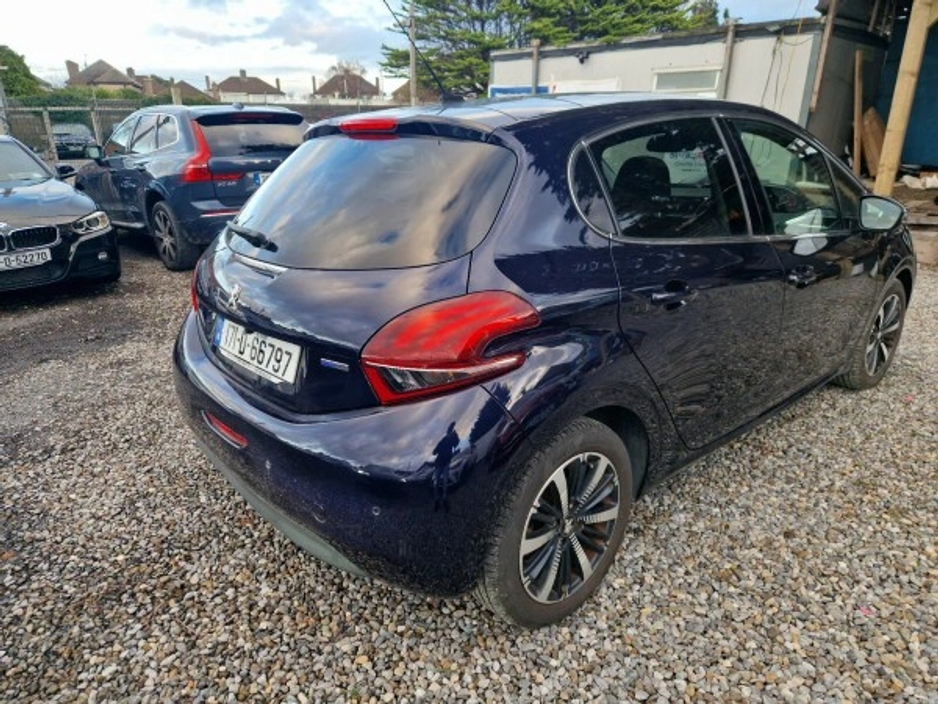 2017 Peugeot 208 1.2l Auto| Panoramic roof €10,950