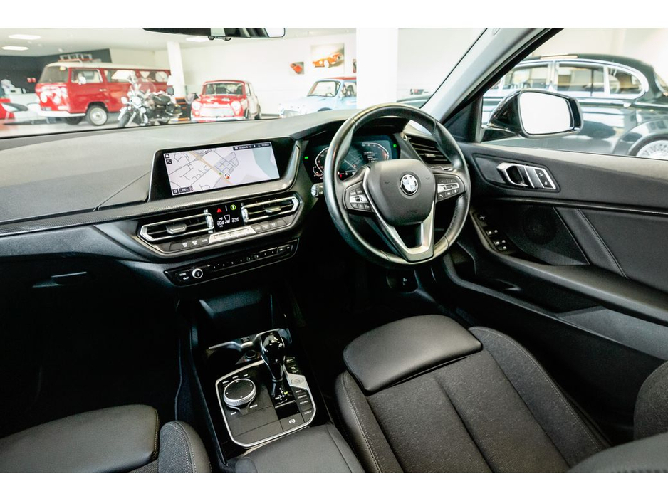 2022 BMW 1 Series - image 19