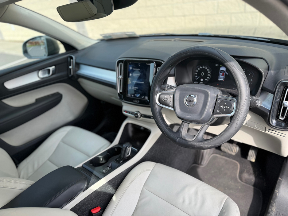 2018 Volvo XC40 - image 9