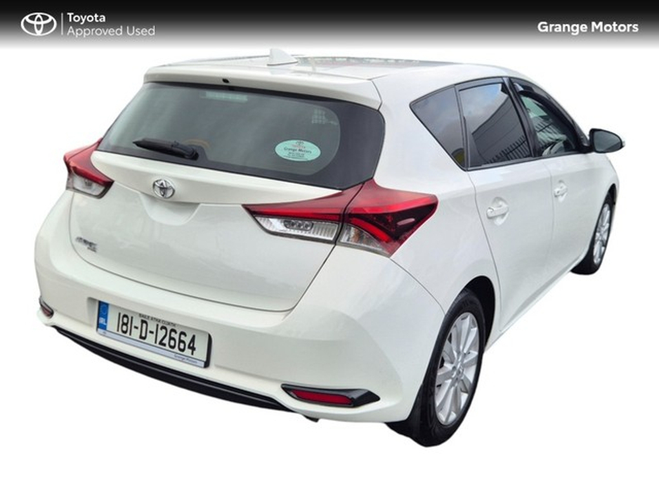 2018 Toyota Auris Van - image 2